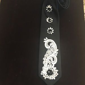 Vintage  Black & White Tie by Leonardo